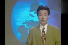 央视主持人康辉这发型，真幽默，说不定中分就是他发明的。