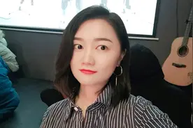国民姐姐圣诞节去酒吧蹦迪，穿上最有女人味的衣服，不输年轻妹子视频封面