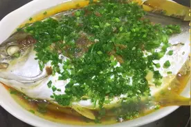 阿姐分享传统家常菜，清蒸金鲳鱼，教程步骤详细，肉质鲜美没腥味视频封面
