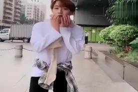 妹妹偶遇闺蜜，哥哥秒变男神，撩到一群小迷妹！视频封面