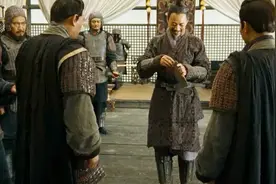 曹操坐拥这么多猛将，大军更是多如牛毛，为何赤壁打的那般狼狈视频封面