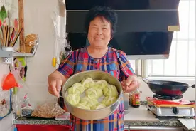 农村妈妈做漂亮的双色花卷馒头，做法简单又营养，蓬松宣软不回缩视频封面