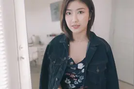 你凭什么穿得比别人美？学会牛仔外套搭配印花裙，减龄时髦大气！视频封面