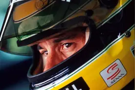 “车神”塞纳放弃比赛救援车手