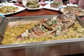 父母乔迁家庭聚餐，美满的家庭才是幸福生活的基础，你们觉得呢？