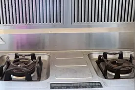 燃气双灶有啥区别，哪边炒菜会更好？今天可算明白了，提醒家人视频封面