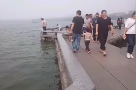 今天从宁波来到杭州西湖太美了，十一过后人还是挺多，来了解一下
