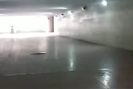 空无一人的地下通道，哪里来的歌声呢？看我来揭晓答案哈！