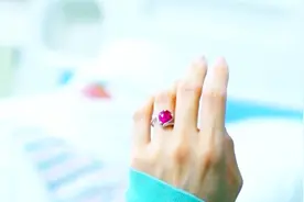 姐妹发生车祸毁容，姐姐昏迷妹妹假扮姐姐替她捍卫幸福视频封面