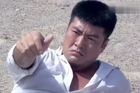 新来的新兵，谁也不服，挑战副排长，最后不得不竖起大拇指视频封面