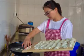 儿媳妇包饺子，天天奶奶来指导，两手轻轻一捏，快速又简单！视频封面