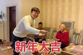 大年初一拜新年，小夕携全家给您拜年啦！祝您新年快乐，牛年大吉视频封面