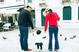 刘强东一双儿女近况：女儿被宠成了公主，儿子却成他心里永远的伤视频封面