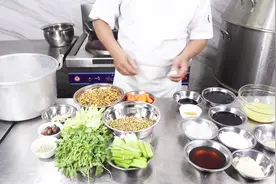 大厨分享粤菜“蒸鱼豉油”配方和制作方法，让清蒸鱼升华一个档次视频封面