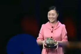 老公送“大蒜”做结婚礼物，妻子生气来鉴定，专家“蒜你狠”。视频封面