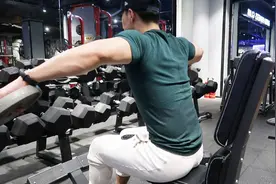 Max：一次1个小时的三角肌训练，中束200次，练肩进行时视频封面
