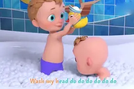 可爱小正太带弟弟洗澡，玩帆船玩具，互相搓洗好干净，真是好有趣视频封面