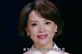 央视第一美女紫凝，因“哭播”事件走红，如今39岁至今未婚视频封面