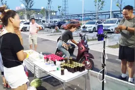 萧县火车站，偶遇小姐姐卖家乡特产，网红阿海都去了，有特产真好