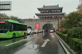 走近大梁门，探寻八朝古都开封城摞城历史，其地下叠埋着6座古城视频封面