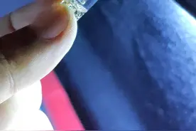 吐槽汽车后备箱灯的设计，自己动手更换。视频封面