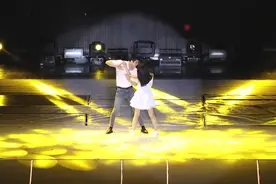 最萌身高差！EXO世勋与前辈BOA合作舞台，BOA看起来好娇小啊！视频封面