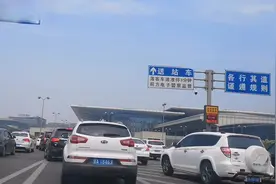 实拍太原南站落客区，拥堵在这里已成常态化的趋势！视频封面