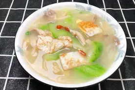 没错！这是一道减肥也可以喝的蔬菜汤，瘦了几十斤的豆爸经常喝
