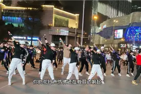 成都5美女服装统一跳广场舞，凭实力抢镜惊艳全场镜头记录全过程视频封面