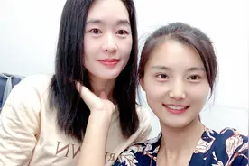 妹子岗位发生变动，和部门女同事深情道别，叮嘱她照顾新来男同事视频封面
