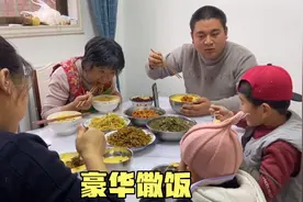 甘肃农村下雪天最爱的饭！4个特色菜配一把玉米面，这美食见过吗视频封面