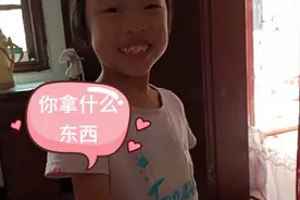女儿放学神秘的拿了把钥匙给妈妈看，告诉妈妈这是老师交的任务视频封面