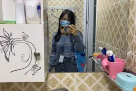 客服小姐姐和室友一起拼车上班，节约车费，快交房租了