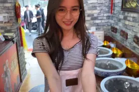 去店里帮忙竟然被小姐姐要微信！视频封面
