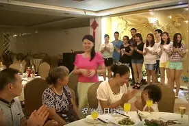 大石给老伴过生日大摆酒席，恩爱的不行，老黄和老杭从心里羡慕啊视频封面