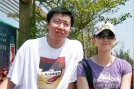 纵观41岁王治郅现状，妻子貌美14岁儿子1米9，前妻背景不简单视频封面