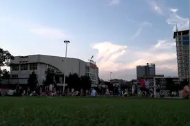 云梦体育馆好热闹！视频封面