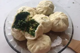 如何做韭菜鸡蛋包子全过程，这样调的馅不出水，皮薄馅大