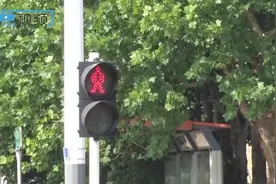 人脸识别，交通违法街头大屏幕公开曝光，你怎么看？视频封面