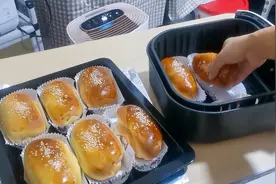 这才是面包最简单的做法，不用提前发面一次成功空气炸锅比烤箱好视频封面