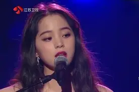 江苏卫视跨年，欧阳娜娜弹唱《Loving you》，人美歌甜好温柔视频封面