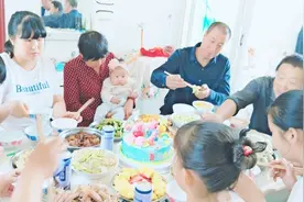 外甥女百天，看看我们是怎么给孩子过百天的，各地的风俗一样吗视频封面