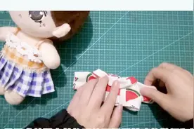 手工DIY一件玩偶娃娃小外套衬衫吧，大人小孩都可以参与