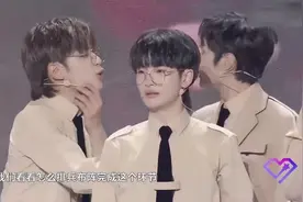 创造营2019：周震南队沙雕拍照姿势，满满的求生欲视频封面