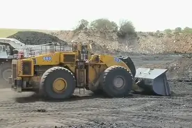 你们觉得是装载机装车快还是挖机装车快🤔🤔