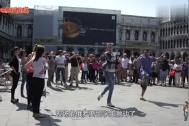 街头测试：当俄罗斯人在国外听到“喀秋莎”，看他们会如何反应视频封面