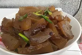 牛皮简单一做，软烂爽口，好吃又简单，家里老人小孩都喜欢吃