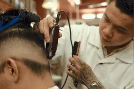 高级理发店剪发就是不一般，推子倒着剪，完全不同一个人