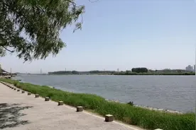 吉林松原滨江公园，第二松花江如美丽银河，岸边一只乌龟太大了视频封面