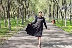 12点站姿，前点足步，显腿长，腿瘦，拍照更好看